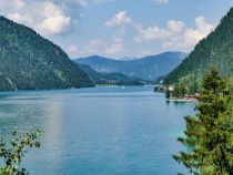 Achensee - Tirol - Das Wasser hat Trinkwasserqualität, Du hast eine Sichtweite unter Wasser von bis zu zehn Metern.  • © alpintreff.de - Christian Schön