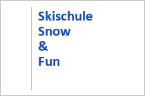Das Maskottchen Kolbi steht an den Schienen des Alpine Coasters in Oberammergau. • © skiwelt.de - Christian Schön