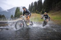 Über Stock, Stein und durch Wasser. • © TVB Paznaun – Ischgl