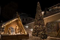 Der Weihnachtsmarkt in Ischgl - er heißt Advent im Dorf - findet 2022 wieder in voller Pracht statt. • © TVB Paznaun - Ischgl