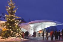 Der Panoramachristkindlmarkt auf der Hungerburg bietet einen atemberaubenden Ausblick über die ganze Stadt. • © Innsbruck Tourismus, Christof Lackner