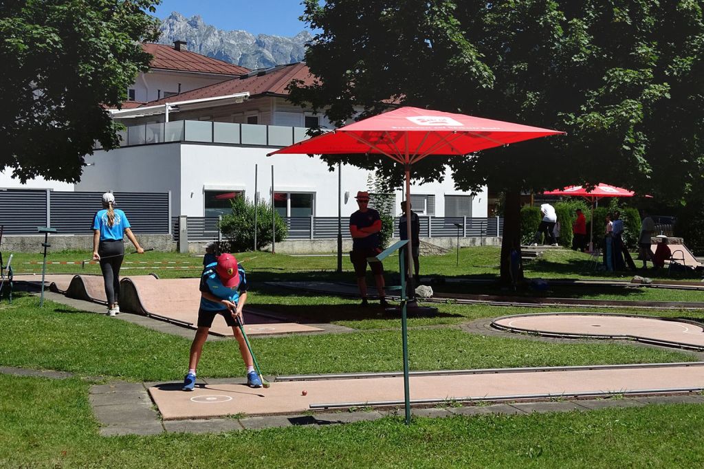 Minigolfplatz - Bischofshofen - Einkehren könntest Du in die anliegende Gaststube.  - © ASKÖ Minigolf Bischofshofen