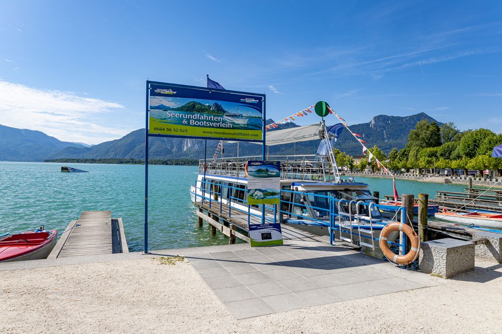 Hemetsberger Schifffahrt Mondsee - Auf dem Mondsee in Oberösterreich fährt die Schifffahrt Hemetsberger seit über 90 Jahren verschiedene Rundfahrten. - © alpintreff.de - Christian Schön Hemetsberger Schifffahrt Mondsee - Auf dem Mondsee in Oberösterreich fährt die Schifffahrt Hemetsberger seit über 90 Jahren verschiedene Rundfahrten. - © alpintreff.de - Christian Schön