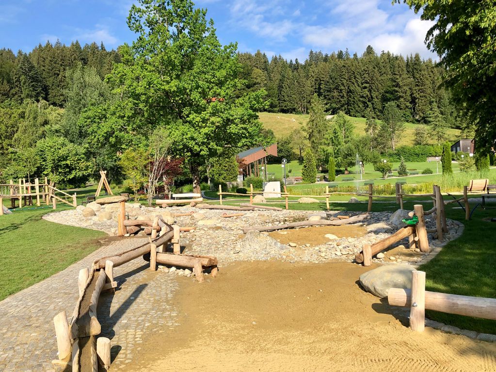 Oberstaufen PARK - Oberstaufen - Der Oberstaufen PARK liegt in Oberstaufen im Allgäu. Seit 2020 ist er komplett fertig gestellt und stellt nun einen großen Erholungs-Mehrwert im Zentrum dar. - © Oberstaufen Tourismus Oberstaufen PARK - Oberstaufen - Der Oberstaufen PARK liegt in Oberstaufen im Allgäu. Seit 2020 ist er komplett fertig gestellt und stellt nun einen großen Erholungs-Mehrwert im Zentrum dar. - © Oberstaufen Tourismus