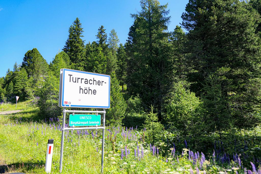 Ortsschild - Das Ortsschild verrät obendrein, dass die Gemeinde zum UNESCO Biosphärenpark gehört. - © alpintreff.de - Silke Schön