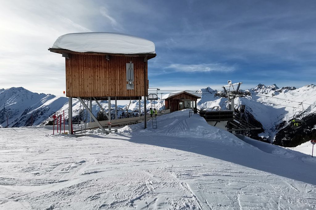 Bergstation alte Velilleckbahn Ischgl - Die Bergstation der neuen Velilleckbahn wurde dabei direkt auf den Pardatschgrat gelegt, so dass zum Erreichen der Idalp im Winter keine weitere Verbindungsbahn notwendig ist.  - © Archiv TVB Paznaun-Ischgl