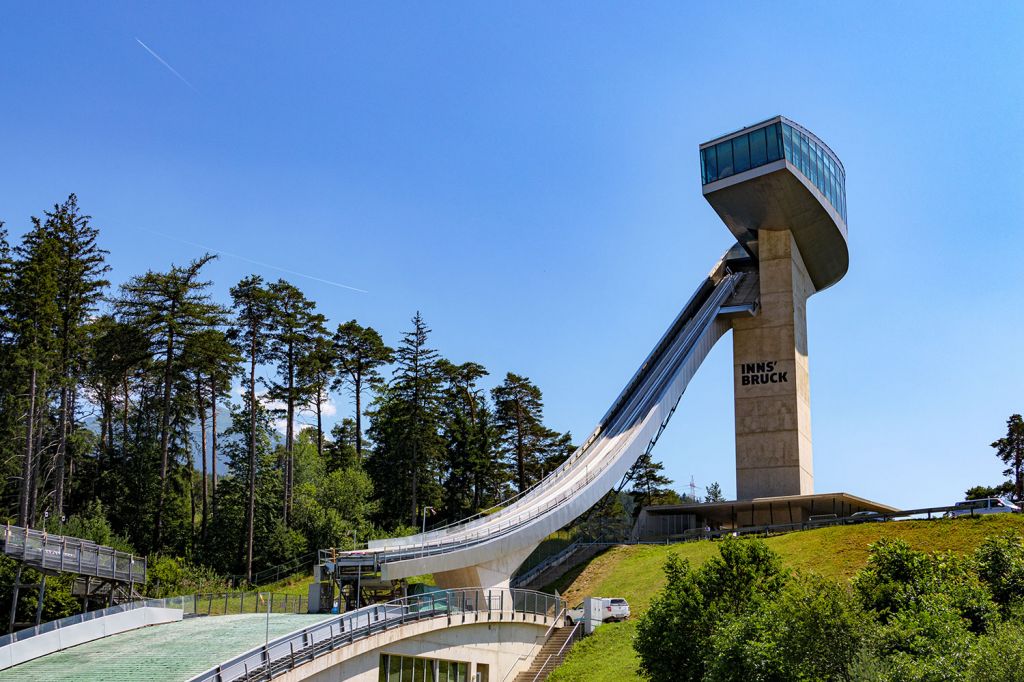 Hoch hinaus - Das ist sie. Die Bergiselschanze in Innsbruck. - © alpintreff.de - Christian Schön