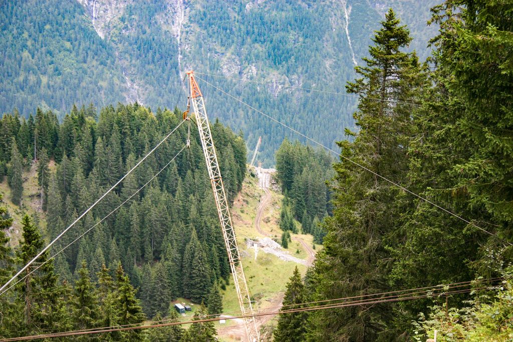 Die nächste Generation - Zum Winter 2007/08 wurde die Doppelsesselbahn Almkopf durch eine neue Kombibahn mit 6er Sesseln und 8er Gondeln ersetzt.
 - © alpintreff.de - Christian Schön