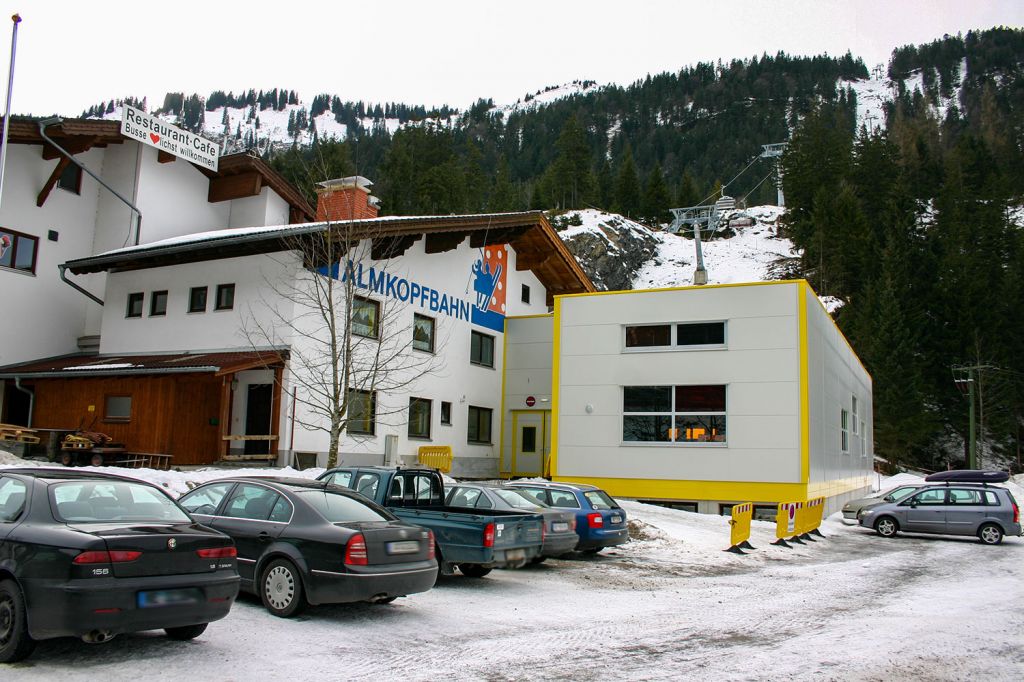 Die neue Talstation der Almkopfbahn - Das neue Gebäude der Talstation in Bichlbach - macht schon etwas mehr her. - © alpintreff.de - Christian Schön Die neue Talstation der Almkopfbahn - Das neue Gebäude der Talstation in Bichlbach - macht schon etwas mehr her. - © alpintreff.de - Christian Schön