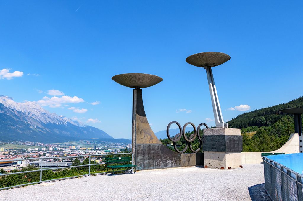 Olympiafeeling in Innsbruck - Das war in den Jahren 1964 und 1976. Die Schanze wurde seit dem aber mehrfach um- bzw. eigentlich neugebaut. - © alpintreff.de - Christian Schön