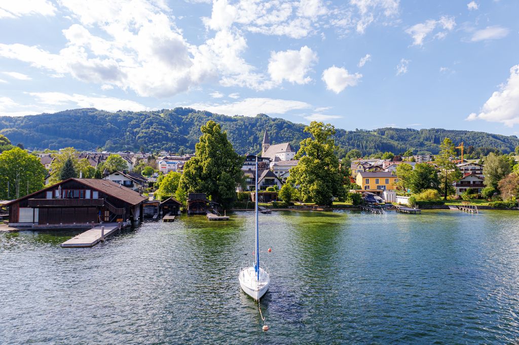 Altmünster am Traunsee - Blick auf Altmünster am Westufer des Traunsees. - © alpintreff.de - Christian Schön Altmünster am Traunsee - Blick auf Altmünster am Westufer des Traunsees. - © alpintreff.de - Christian Schön