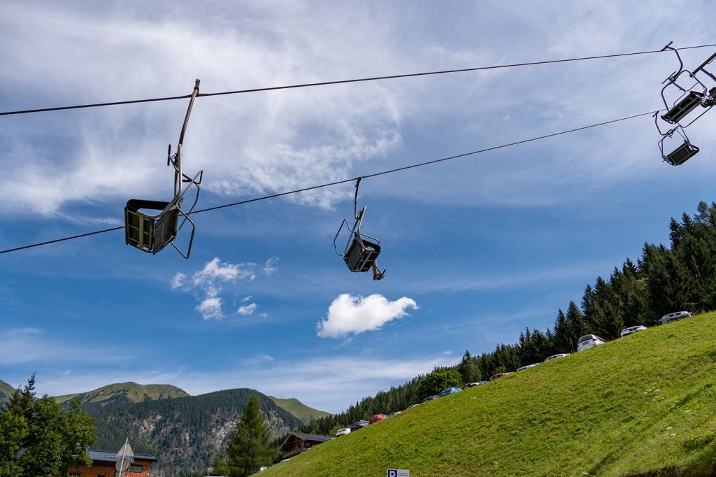 Doppelsesselbahn Graukogel I in Bad Gastein - Die Doppelsesselbahn Graukogel I beginnt am Ortsrand von Bad Gastein und führt bis zur Mittelstation auf den Graukogel. Dort geht es nach Umsteigen mit der zweiten Sektion, ebenfalls einer DSB, weiter. - © alpintreff.de - Christian Schön Doppelsesselbahn Graukogel I in Bad Gastein - Die Doppelsesselbahn Graukogel I beginnt am Ortsrand von Bad Gastein und führt bis zur Mittelstation auf den Graukogel. Dort geht es nach Umsteigen mit der zweiten Sektion, ebenfalls einer DSB, weiter. - © alpintreff.de - Christian Schön