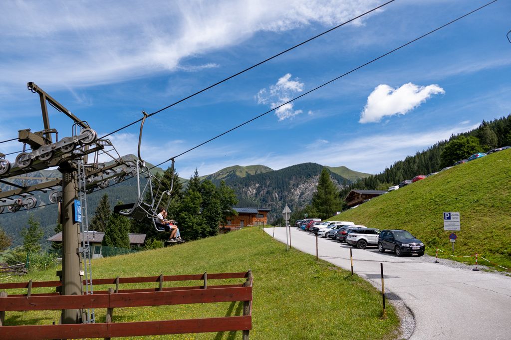 Bilder vom Graukogellift in Bad Gastein - Im Sommer bietet der Graukogel ein nettes Wandergebiet - etwas abseits vom anderweitigen Bad Gasteiner Trubel. Im Winter gibt es ein kleines Skigebiet und die erste Sektion erschließt eine mittelschwere Piste mit zwei Varianten. - © alpintreff.de - Christian Schön