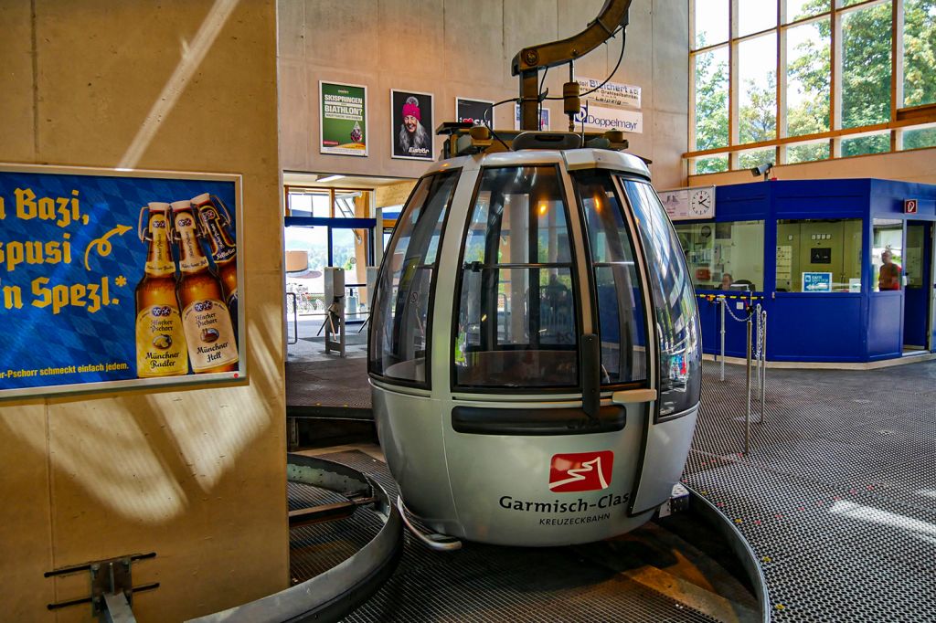 Gondelbahn Kreuzeck - Die alte Kreuzeckbahn, die zwar immer mal wieder modernisiert wurde, aber letztendlich doch aus dem Jahr 1926 stammte, war modernen Anforderungen schon lange nicht mehr gewachsen.  - © alpintreff.de - Christian Schön