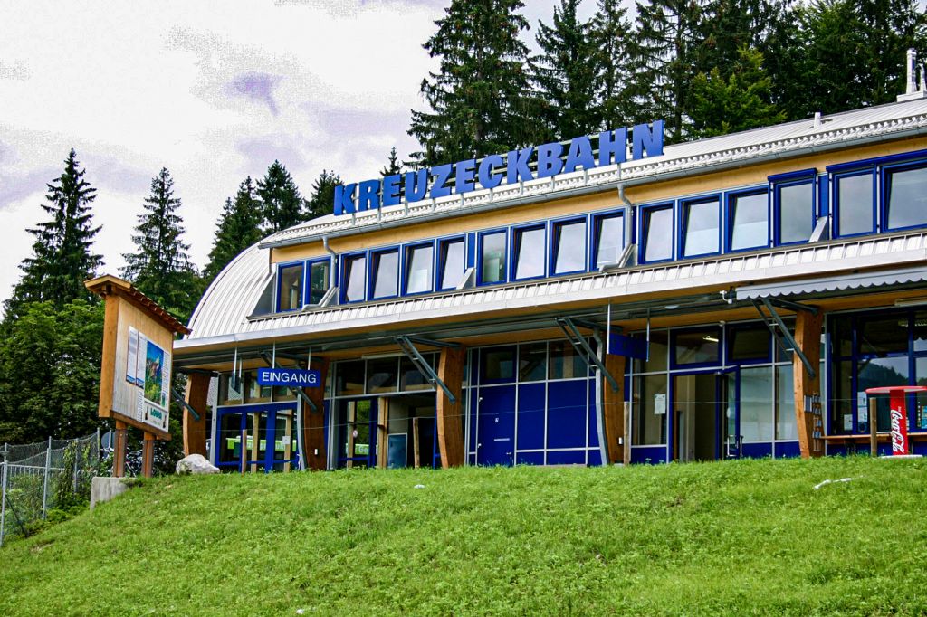 Gondelbahn Garmisch - Die Kreuzeckbahn führt vom Rand von Garmisch aus auf das namensgebende Kreuzeck. - © alpintreff.de - Christian Schön Gondelbahn Garmisch - Die Kreuzeckbahn führt vom Rand von Garmisch aus auf das namensgebende Kreuzeck. - © alpintreff.de - Christian Schön