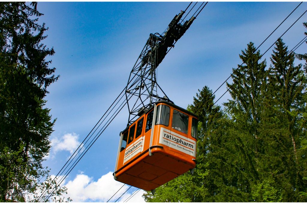 Sensation Anfang der 1960er Jahre - Eine Sensation war die Eröffnung der Eibsee-Seilbahn im Jahr 1962. In unter 10 Minuten vom Eibsee bis zur Zugspitze - das war bislang undenkbar. - © alpintreff.de - Christian Schön