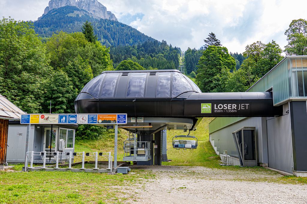 Talstation Loser-Jet 1 Altaussee - Die kuppelbare, schnelle Sesselbahn verfügt über Wetterschutzhauben (Bubbles) und bringt Dich im Winter ins Skigebiet Loser-Altaussee.  - © alpintreff.de - Christian Schön