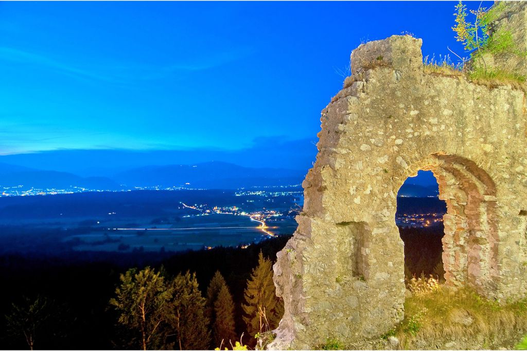 Alt, aber gut in Schuss - Bereits 1142 gab es die erste Erwähnung, damals war sie vermutlich noch keine Ruine. ;-) Unbewohnt ist sie seit mehreren hundert Jahren. - © Region Villach Tourismus, Adrian Hipp Alt, aber gut in Schuss - Bereits 1142 gab es die erste Erwähnung, damals war sie vermutlich noch keine Ruine. ;-) Unbewohnt ist sie seit mehreren hundert Jahren. - © Region Villach Tourismus, Adrian Hipp