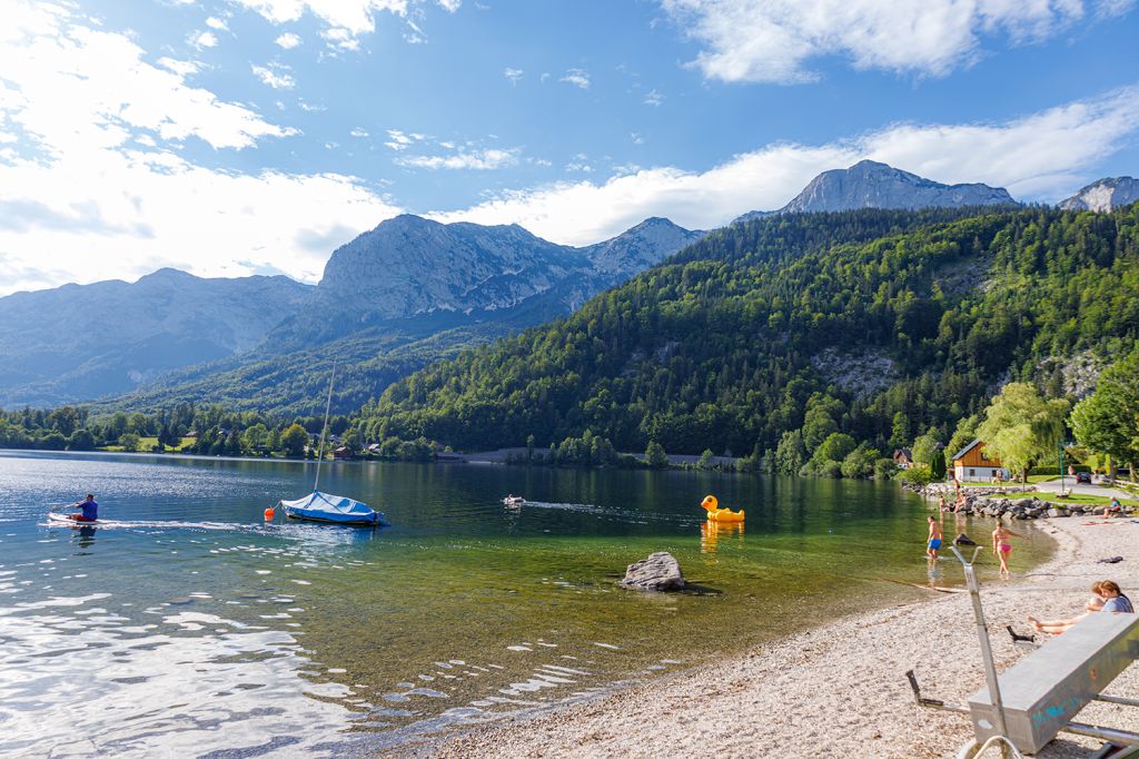 Bilder vom Grundlsee in der Steiermark - Der Badeplatz am Ostufer des Grundlsees. - © alpintreff.de - Christian Schön