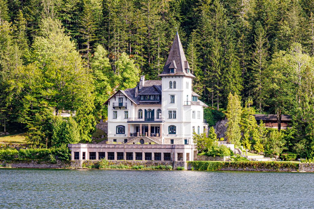 Bilder vom Grundlsee in Oberösterreich - Hübsch anzusehen ist die Villa Castiglioni. - © alpintreff.de - Christian Schön