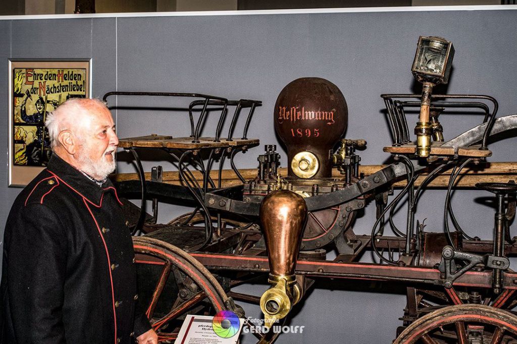 Feuerwehr-Auskenner - Toni Heider ist ein Urgestein in Kaufbeuren. Neben Touristenführungen kennt er sich auch mit dem Feuerwehrmuseum sehr gut aus. - © <a href="https://www.facebook.com/gerd.fotografie" target="_blank">Gerd Wolff Fotografie</a>