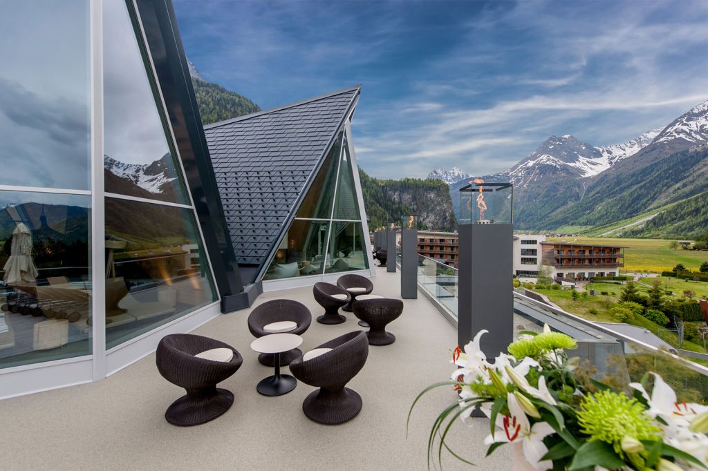 Aqua Dome - Längenfeld im Ötztal - Ob drinnen, auf dem Dach oder draußen – hier kommst Du zu Entspannung und Genuss. Buchen kannst Du natürlich eine wohltuende Wellness-Anwendung.  - © Aqua Dome