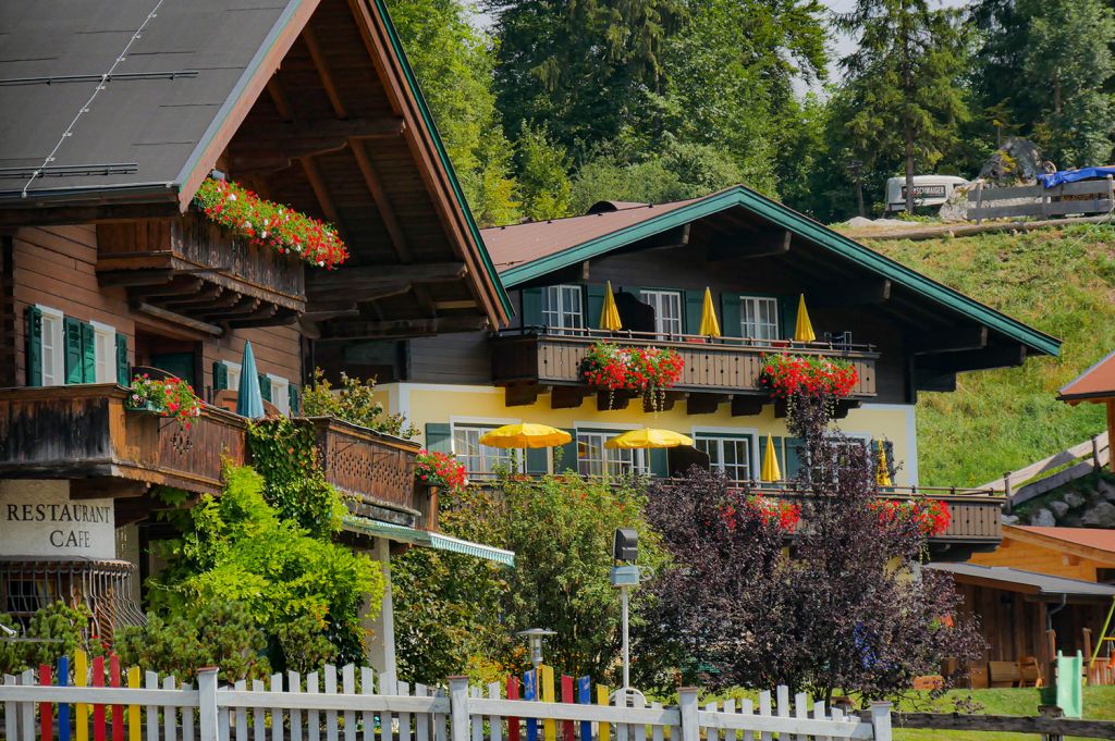 Details aus Lofer - In Lofer findest Du viele liebevoll gepflegte und schöne Häuser - wie "man" es erwartet in Österreich. - © alpintreff.de - Christian Schön Details aus Lofer - In Lofer findest Du viele liebevoll gepflegte und schöne Häuser - wie "man" es erwartet in Österreich. - © alpintreff.de - Christian Schön