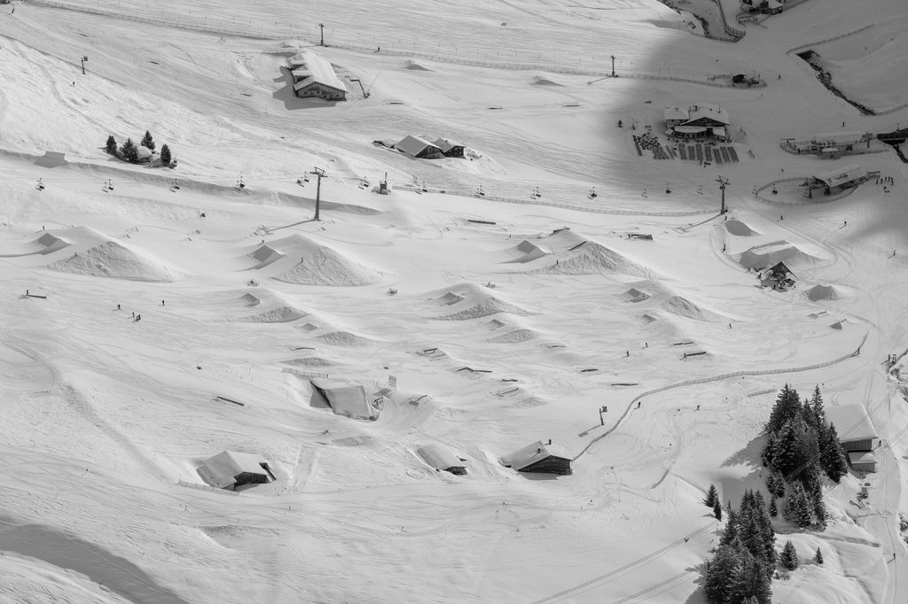 Snowpark Penken Mayrhofen - Auf fünf Lines verteilen sich die Obstacles für jede Freestyling-Könnensstufe.  - © Mayrhofner Bergbahnen