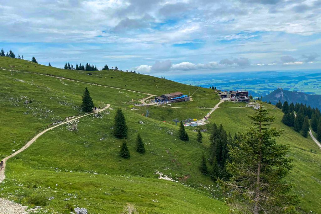 Ziel in Sicht - Und schon fast vorbei: die Hochalphütte ist in Sicht.  - © Tina Lutz