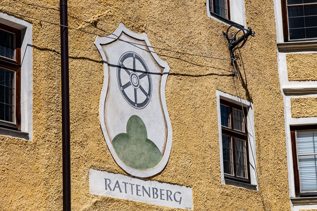 Kleiner Ort - Irgendein Ort muss es sein – die kleinste Stadt Österreich. Diese Ehre wird Rattenberg im Alpbachtal in Tirol zuteil.  - © alpintreff.de - Silke Schön