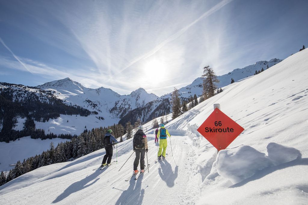 Skifahren im Alpbachtal und der Wildschönau - Die Abfahrten sind abwechslungsreich und spannend. Vorbei kommst Du stets an urigen Almen, auf deren Sonnenterrasse Du die Seele baumeln lassen kannst - um dann aufzubrechen ins nächste Ski-Abenteuer.  - © Ski Juwel Alpbachtal Wildschönau - shootandstyle.com