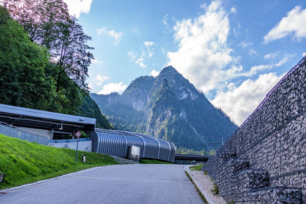 12 Kurven - In 12 Kurven ging es dann bis in den Zielbereich, der nicht an der tiefsten Stelle liegt. - © alpintreff.de - Christian Schön 12 Kurven - In 12 Kurven ging es dann bis in den Zielbereich, der nicht an der tiefsten Stelle liegt. - © alpintreff.de - Christian Schön