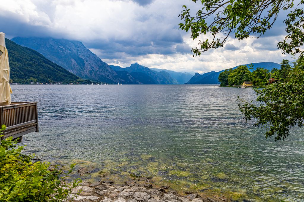 Traunsee - Traunsee-Almtal - Fotos - Mit der Fläche von knapp 25 Quadratkilometern ist der Traunsee im Salzkammergut (Oberösterreich) ungleich größer als der Hallstätter See. - © alpintreff.de - Christian Schön Traunsee - Traunsee-Almtal - Fotos - Mit der Fläche von knapp 25 Quadratkilometern ist der Traunsee im Salzkammergut (Oberösterreich) ungleich größer als der Hallstätter See. - © alpintreff.de - Christian Schön