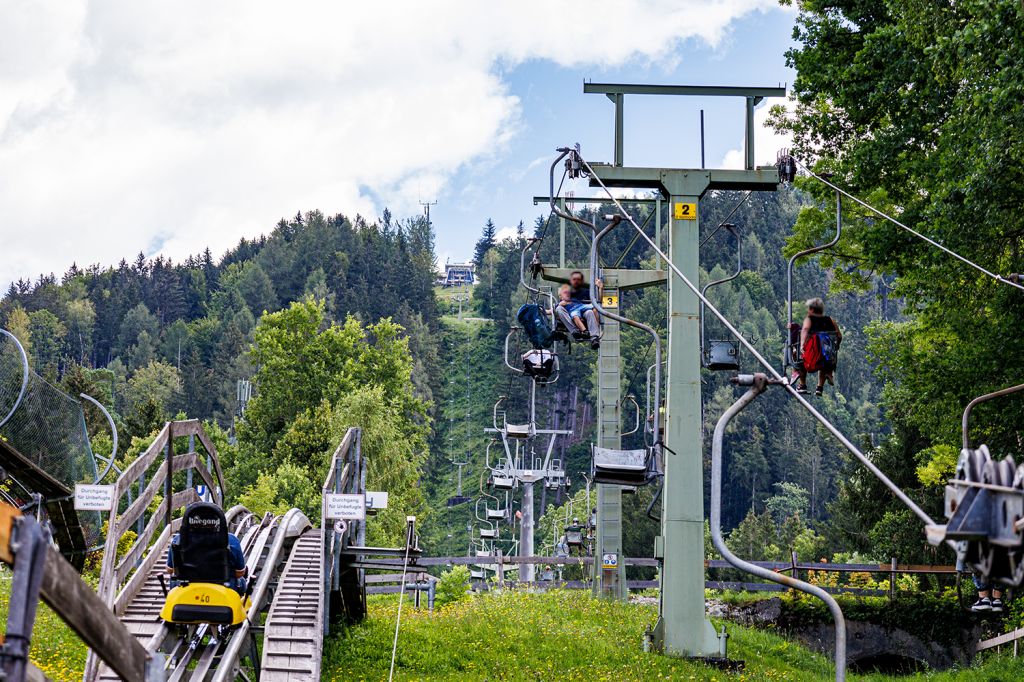 Streckenlänge Sesselbahn Wurbauerkogel - Die Streckenlänge der Sesselbahn am Wurbauerkogel beträgt 887 Meter. Ungefähr 200 Personen kann die Bahn pro Stunde befördern. - © alpintreff.de - Christian Schön