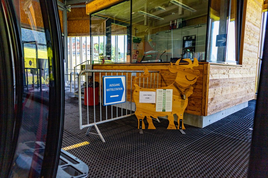 Mittelstation der Schatzbergbahn - Die Bahn ist im Sommer und im Winter geöffnet. Im Sommer ist die Bahn in der Kitzbüheler Alpen Sommer Card enthalten - was wirklich praktisch ist. An der Mittelstation kannst Du ausssteigen oder sitzenbleiben. - © alpintreff.de - Silke Schön Mittelstation der Schatzbergbahn - Die Bahn ist im Sommer und im Winter geöffnet. Im Sommer ist die Bahn in der Kitzbüheler Alpen Sommer Card enthalten - was wirklich praktisch ist. An der Mittelstation kannst Du ausssteigen oder sitzenbleiben. - © alpintreff.de - Silke Schön