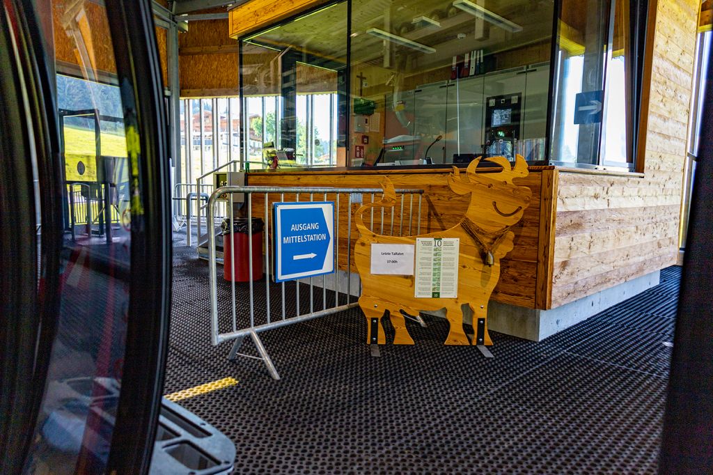 Mittelstation der Schatzbergbahn - Die Bahn ist im Sommer und im Winter geöffnet. Im Sommer ist die Bahn in der Kitzbüheler Alpen Sommer Card enthalten - was wirklich praktisch ist. An der Mittelstation kannst Du ausssteigen oder sitzenbleiben. - © alpintreff.de - Silke Schön