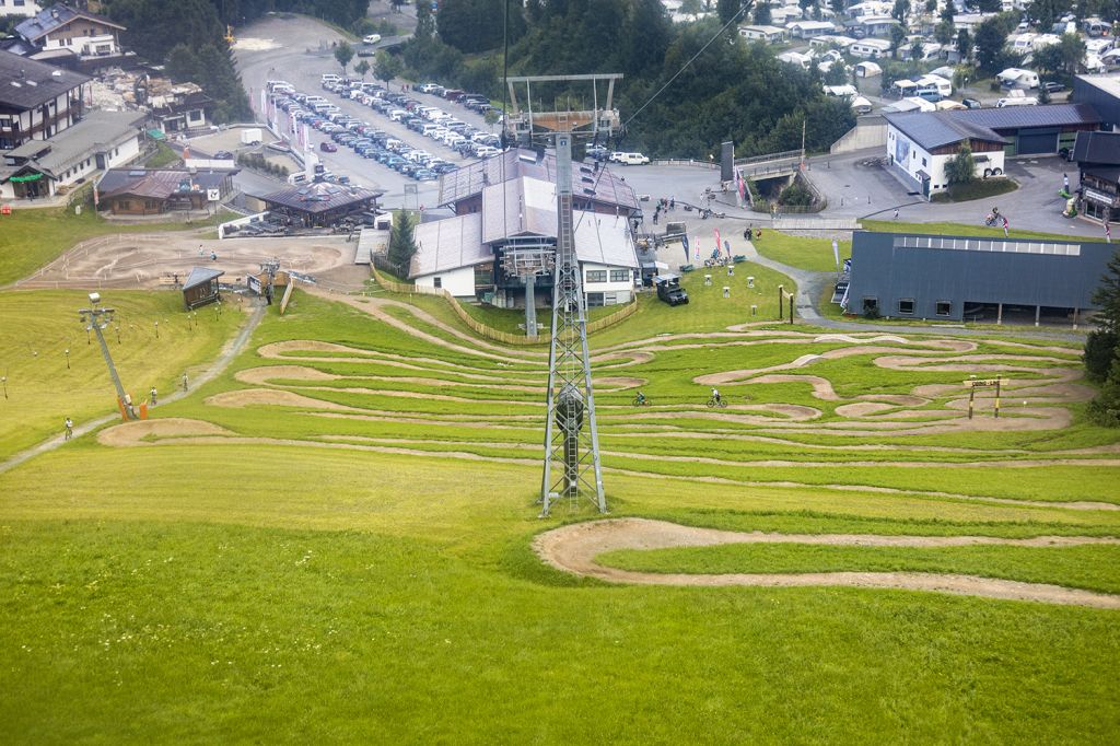 Aus der Gondel - Bei der Fahrt nach unten mit der Streubödenbahn präsentieren sich die Hänsn Line und die Obling Line so. - © alpintreff.de - Silke Schön Aus der Gondel - Bei der Fahrt nach unten mit der Streubödenbahn präsentieren sich die Hänsn Line und die Obling Line so. - © alpintreff.de - Silke Schön