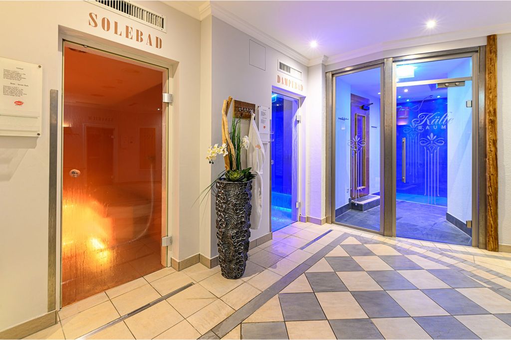 Wellness Hotel Schiestl Zillertal - Zumm Wellness-Bereich im Wohlfühlhotel Schiestl gehören ein Sole- und ein Dampfbad. - © Wohlfühlhotel Schiestl Wellness Hotel Schiestl Zillertal - Zumm Wellness-Bereich im Wohlfühlhotel Schiestl gehören ein Sole- und ein Dampfbad. - © Wohlfühlhotel Schiestl