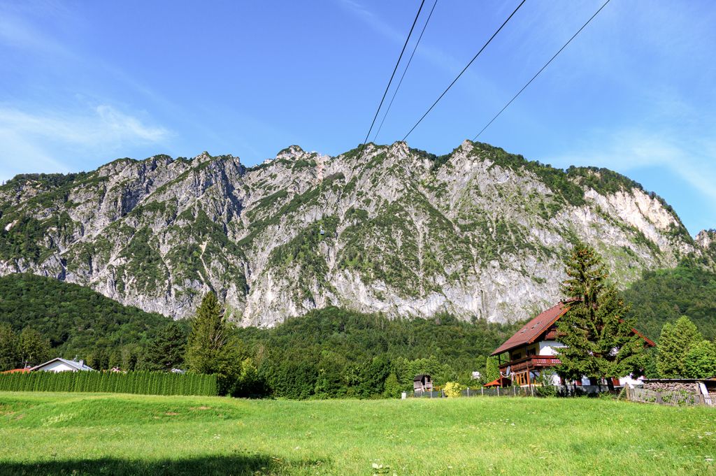 Hoch hinaus - Die Untersbergbahn führt von Grödig bei Salzburg in einer Sektion bis fast auf den 1.853 Meter hohen Salzburger Hochthron im Untersbergmassiv. Daher auch der Name.
- © alpintreff.de - Christian Schön Hoch hinaus - Die Untersbergbahn führt von Grödig bei Salzburg in einer Sektion bis fast auf den 1.853 Meter hohen Salzburger Hochthron im Untersbergmassiv. Daher auch der Name.
- © alpintreff.de - Christian Schön