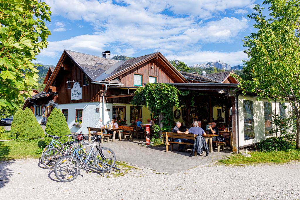 Gasthaus Rostiger Anker am Grundlsee - Am Ostufer befindet sich auch das Gasthaus Rostiger Anker - © alpintreff.de - Christian Schön