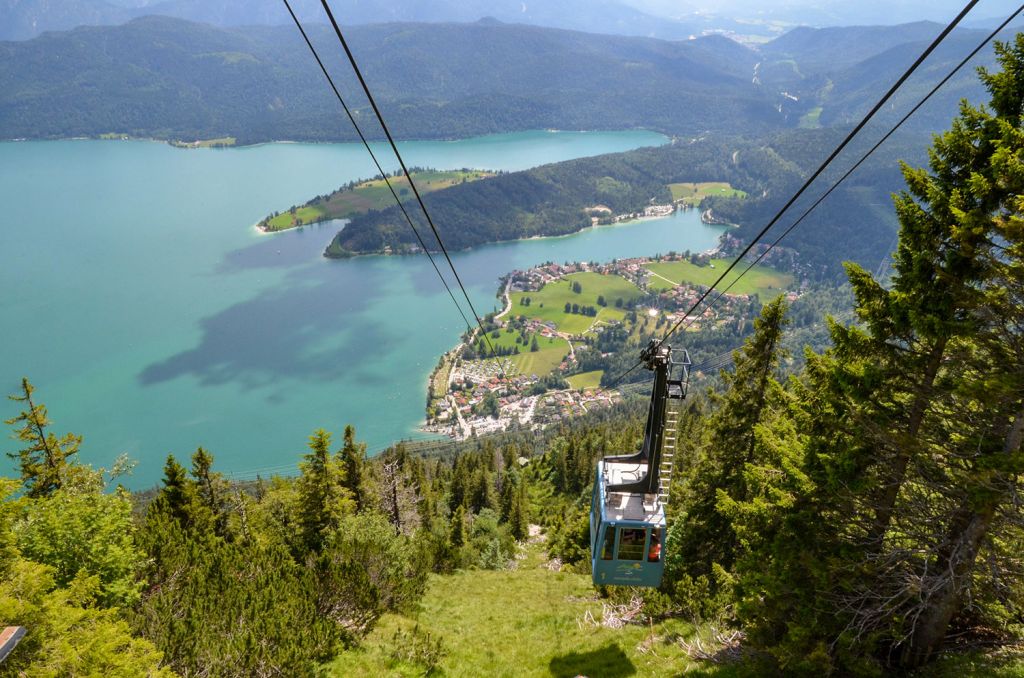 Der Walchensee - Wunderschön sieht der Walchensee von der Herzogstandbahn aus. - © christinak93 auf pixabay.com (5438953)