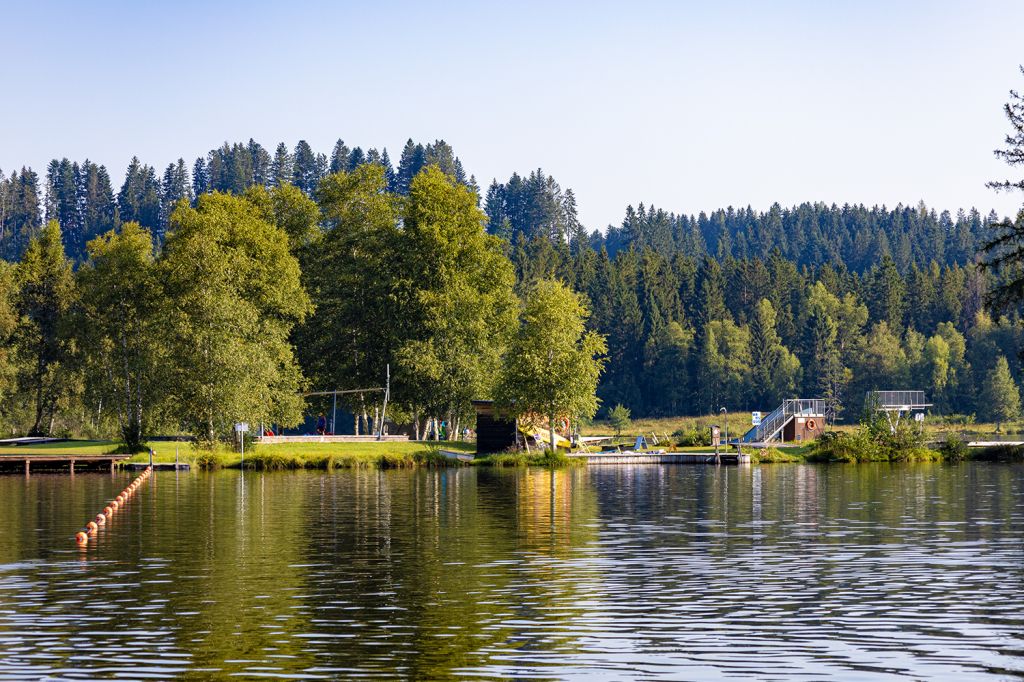 Stadtbad Kitzbühel - Am Schwarzsee gibt es ein städtisches Freibad. - © alpintreff.de - Silke Schön