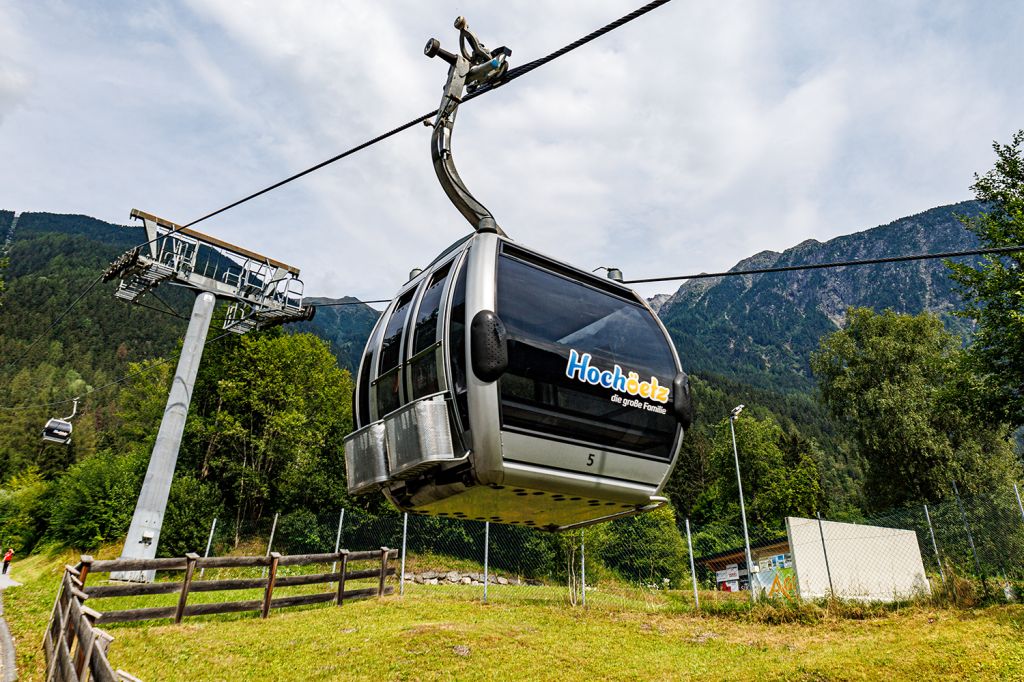 Technische Daten Acherkogelbahn - Die Einseilumlaufbahn stammt aus dem Jahr 2000. Ihre Streckenlänge beträgt 2.831 Meter. Während der Fahrt überwindest Du 1.209 Höhenmeter. - © alpintreff.de - Christian Schön