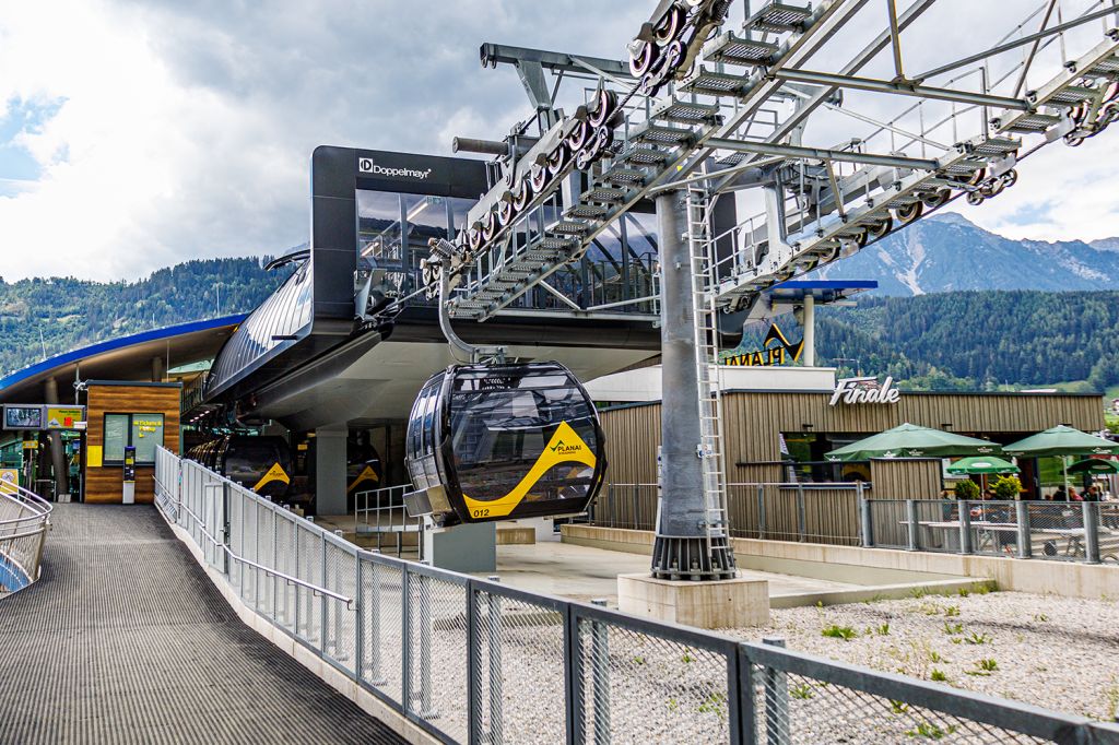 Gondelbahn Schladming - Mit der Planaibahn I steht eine nahezu doppelt so leistungsstarke Anlage zur Verfügung, bei der auch an Spitzentagen kaum Wartezeiten auftreten. - © alpintreff.de - Christian Schön Gondelbahn Schladming - Mit der Planaibahn I steht eine nahezu doppelt so leistungsstarke Anlage zur Verfügung, bei der auch an Spitzentagen kaum Wartezeiten auftreten. - © alpintreff.de - Christian Schön