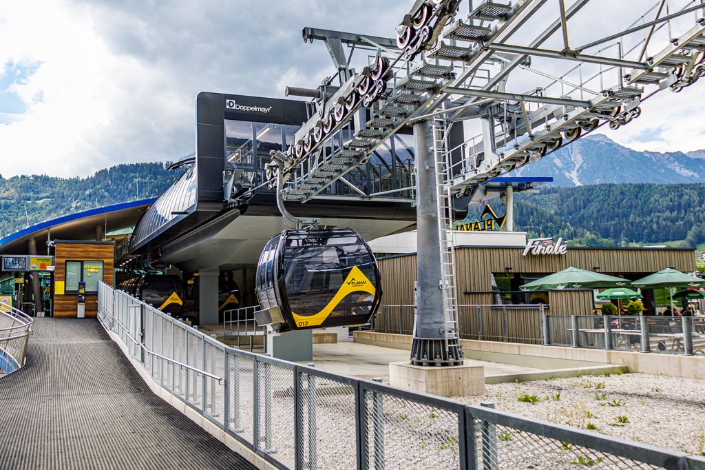 Gondelbahn Schladming - Mit der Planaibahn I steht eine nahezu doppelt so leistungsstarke Anlage zur Verfügung, bei der auch an Spitzentagen kaum Wartezeiten auftreten. - © alpintreff.de - Christian Schön