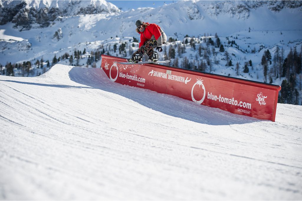 Snowpark Obertauern Salzburger Land - Der Snowpark bietet um die 40 Obstaclas für Anfänger und Fortgeschrittene, mit dabei natürlich Sprünge und Slide-Elemente.  - © Tourismusverband Obertauern