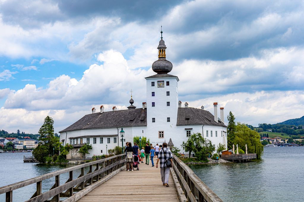 Seeschloss Ort am Traunsee - Ein sehr bekanntes Bauwerk am Traunsee ist das Seeschloss Ort in Gmunden. - © alpintreff.de - Christian Schön