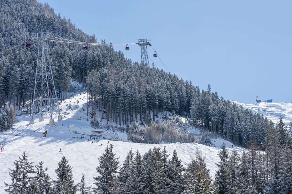 3S Pardatschgratbahn in Ischgl - Neben den anderen großen Bahnen wie der Silvrettabahn, der Piz Val Gronda Bahn oder auch des Twinliners auf Samnauner Seite ist die Pardatschgratbahn nun die vierte Mega-Anlage des Skigebiets. - © TVB Paznaun - Ischgl