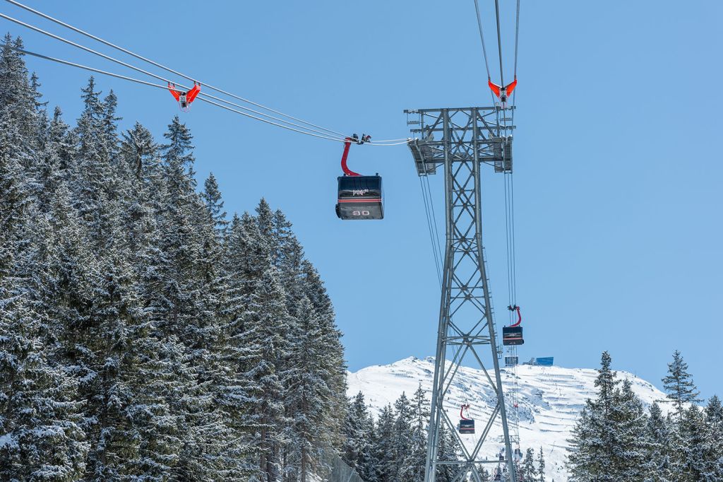 3S Pardatschgratbahn in Ischgl - Bis zu 60m hoch sind übrigens die Stützen der Pardatschgratbahn. Insgesamt hat sie sechs Stützen. - © TVB Paznaun - Ischgl 3S Pardatschgratbahn in Ischgl - Bis zu 60m hoch sind übrigens die Stützen der Pardatschgratbahn. Insgesamt hat sie sechs Stützen. - © TVB Paznaun - Ischgl