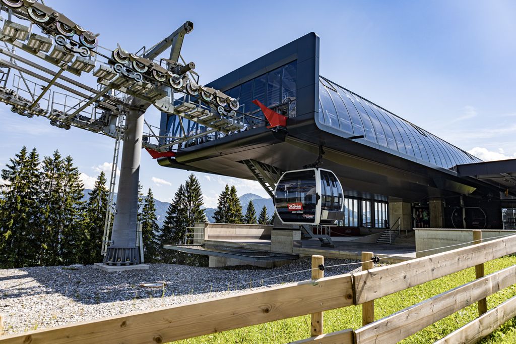 Steckenlänge Zinsbergbahn - Die Streckenlänge der Zinsbergbahn beträgt 1.800 Meter. Dabei überwindet sie 380 Höhenmeter. - © alpintreff.de - Silke Schön